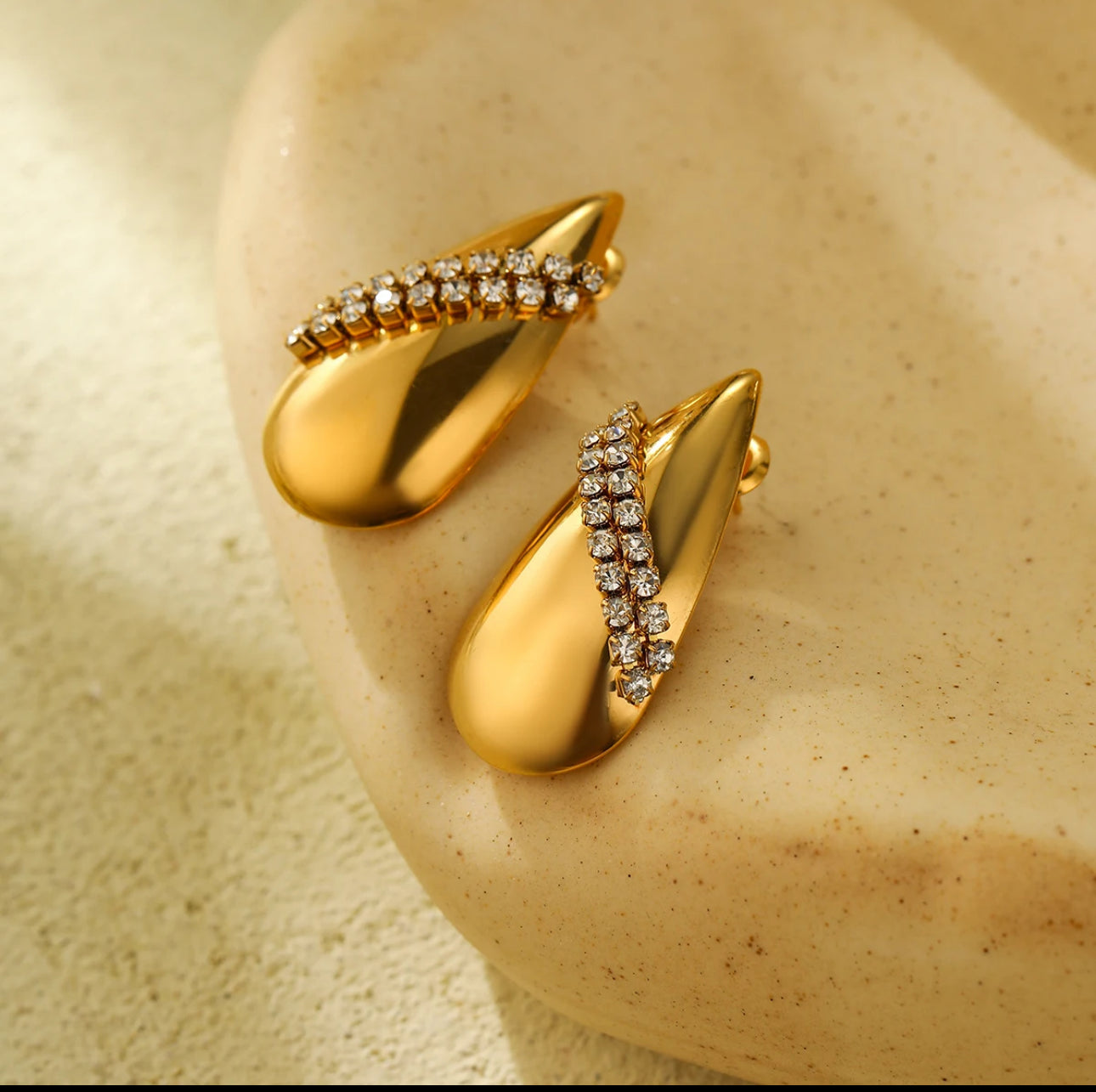 MVUA GOLD STAINLESS STEEL RAIN DROP EARRINGS